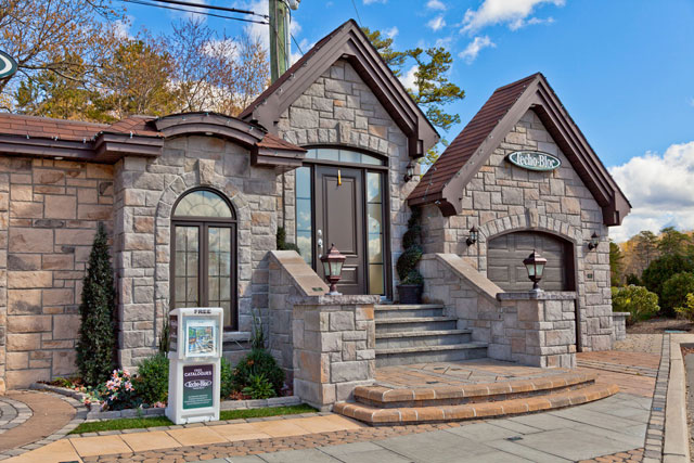 Atlantic Masonry Supply Techo-Bloc display